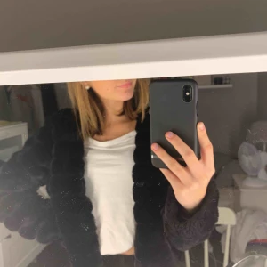  - Tunn höstjacka från Gina Tricot. Den är använd men ser helt ut som ny och så är den jätteskön.