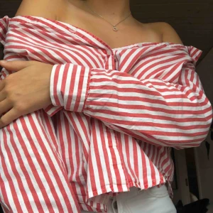  - Offshoulderskjorta köpt i Sydafrika