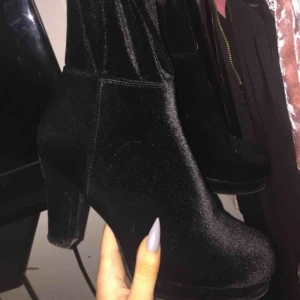  - Aldrig använda så de är i nyskick Storlek: 38 Nypris: 899kr Mitt pris: 300kr som kan diskuteras i snabb affär Finns i Norrköping