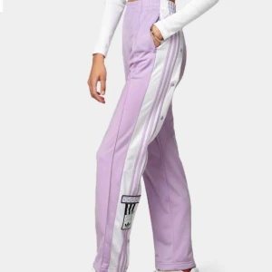  - Säljes pga för stora. Storlek 32 men mer som 36. Endast prövade. Stora i storleken