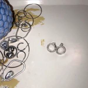 PERFEKTA SILVER-ÖRHÄNGENA - Säljer bort flera silversmycken till bra priser på min sida! Frakt 11kr 😊 