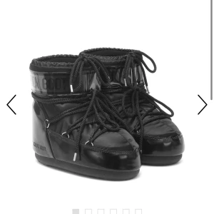 Moon boots - Säljer dessa as snygga moon boots. Fick dessa i jul så de är i ny sick. Andvändts nåra fåtals gånger. säljer pga att jag inte haft så mycket andvänding för de!! Säljer vid bra bud