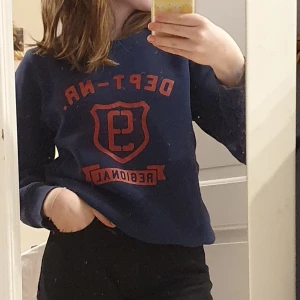 Sweatshirt från H&M - Snygg sweatshirt från H&M i storlek 146/152 men som passar en xs!❤ köparen betalar frakten!