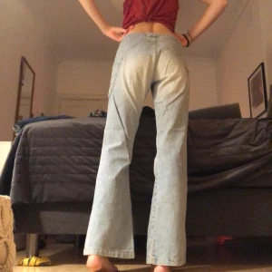 Gulliga lowies  - Assöta lågmidjade bootcuts som jag köpt på humana för ett bra tag sen o använt mycket men dom är i jättebra skick. Jag är 173 o de sitter perfa på mig, skriv privat för fler bilder! Kan mötas upp i Stockholm annars står köparen för frakt (glömde o stänga gylfen lol men den går att stänga jag var bara lat) 