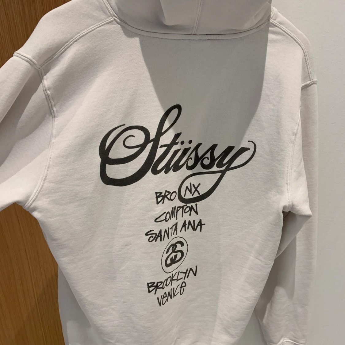 Vit stussy tröja från london medium - 90
