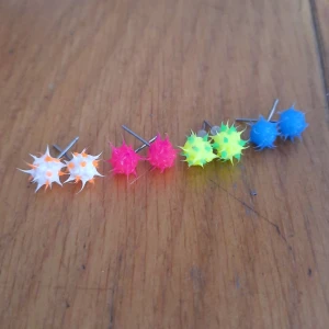 Spik örhängen  - Spik örhängen, aldrig använda. 