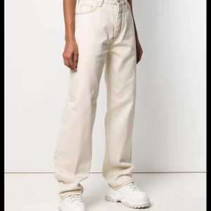 Eytys benz jeans - Säljer dessa eytys jeans i modellen benz som jag köpte här på Plick men som tyvärr var för stora på mig! 💕 Väldigt bra skick. 