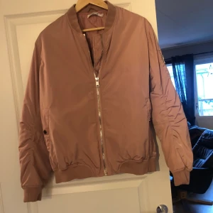 Jackor  - Bomberjacka rosa storlek XL
