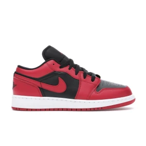 Jordan 1 Low Reverse Bred -  de äääär för stora för mig och söker en ny ägare!! de är använda bara en gång :) 