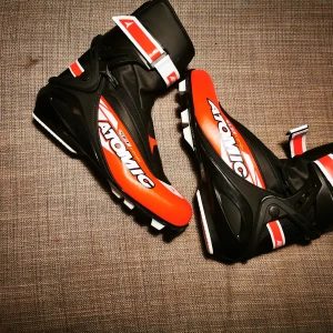 Pjäxor atomic - Pjäxor från atomic modell race combi. Helt nya och oanvända. Säljes pga fel storlek. 