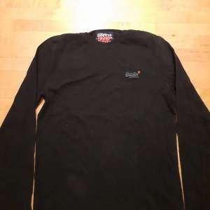 Superdry longsleeve. Storlek L. Aldrig använd. 