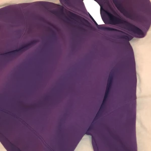  Hoodie från Zara - Snygg mysig hoodie från Zara strlk S. Pris: 50kr Köpare står för frakt. Skriv för fler bilder 💜