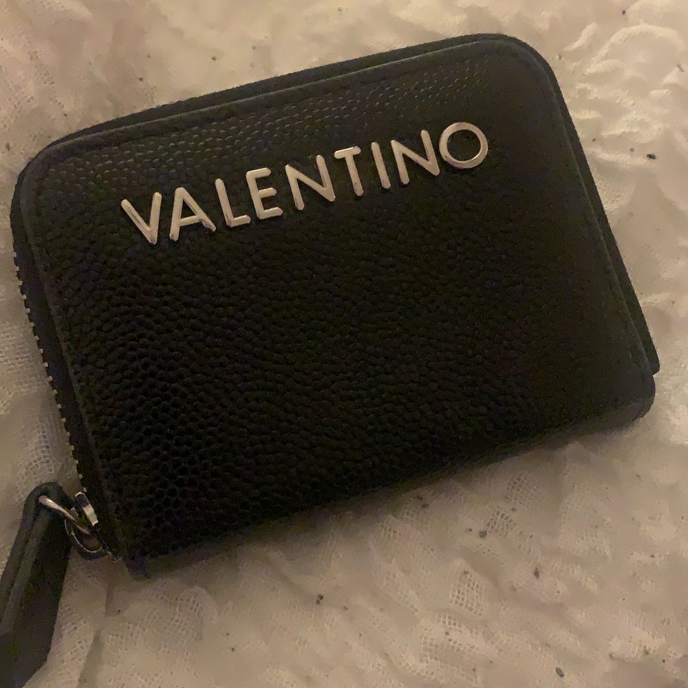 Valentino plånbok - Väskor | Plick Second Hand