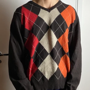 Pullover - Pullover med najs mönster i storlek M✨ frakt ingår ej, kan mötas upp i Sthlm☺️