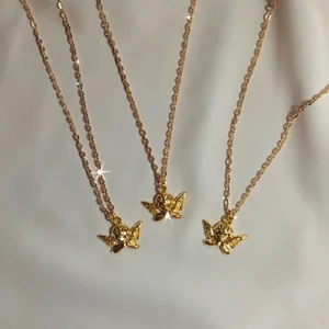 ängelhalsband - ängelhalsband 👼🏼✨ 49:- + frakt 11 kr ♡ - ängelhänge - guldfärgad kedja ca 40 cm - förlängning ♡ - beställ via celestesmycken.etsy.com - instagram @celestesmycken 🤍✨ ♡ #smycken #halsband #ängel #angel