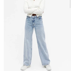 Yoko jeans - Helt nya jeans i modellen Yoko. De är aldrig använda och lappen är kvar. Köpta för 400kr. Pris kan diskuteras.🌻 Köparen står för eventuell frakt