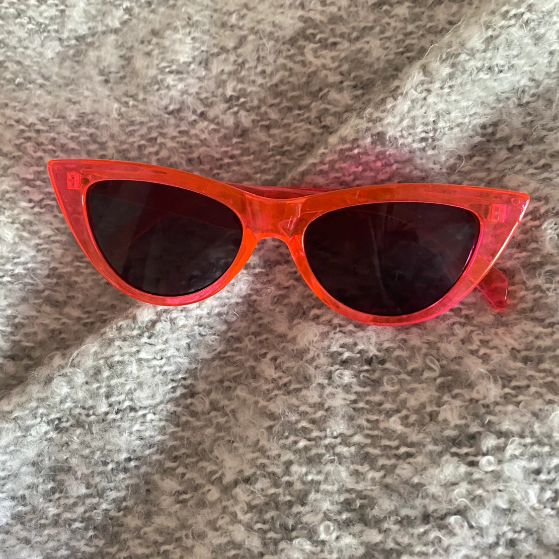 Neon rosa glasögon 25kr