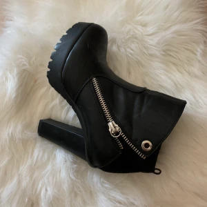 Klackskor  - Nya och använda skor