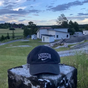 Nike keps - Nike varsity keps, skitsnygg och passar till allt!💖