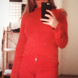 Polotröja Gina Tricot - Avhämtning Hägersten eller +42 för frakt.