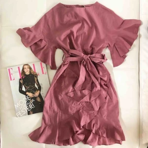  - Superfin gammelrosa klänning i nyskick från NAKD, köparen står för frakt❤️