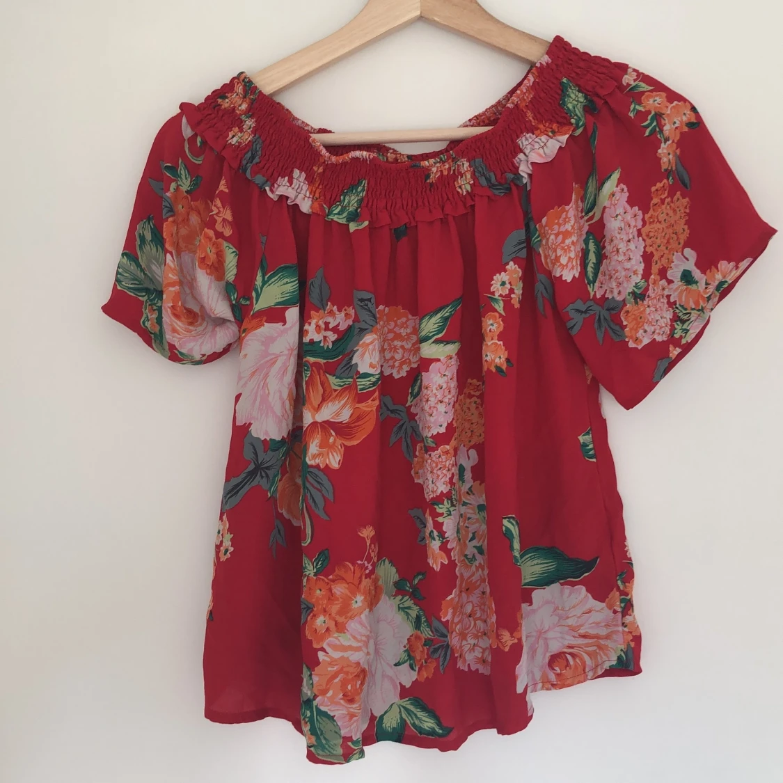 Off-shoulder i blommigt tyg 🌺 - 90