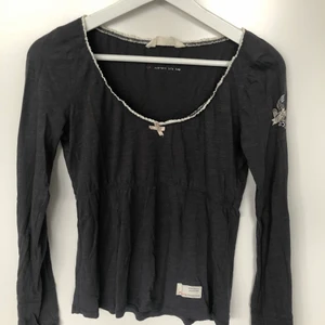 Odd Molly långärmad tröja storlek 0 (xs) - En grå långärmad fin Odd Molly tröja i väldigt bra skick. Använd fåtal gånger.