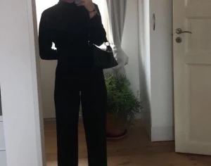 Vida byxor från Gina  - säljer mina älskade par typ ”kostymbyxor” från Gina Tricot eftersom jag växt ur dessa och nu köpt mig ett nytt par! Dem är super super sköna och perfekta att ha både till vardagen men går även att ha vid lite finare tillfällen.