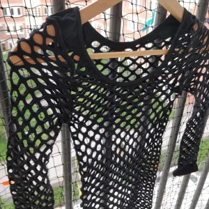 Nättröja - Denna har varit med om mycket, rave, familjemiddagar, skolprov med mera. Sjukt ball! Möts helst upp annars tillkommer frakt! 