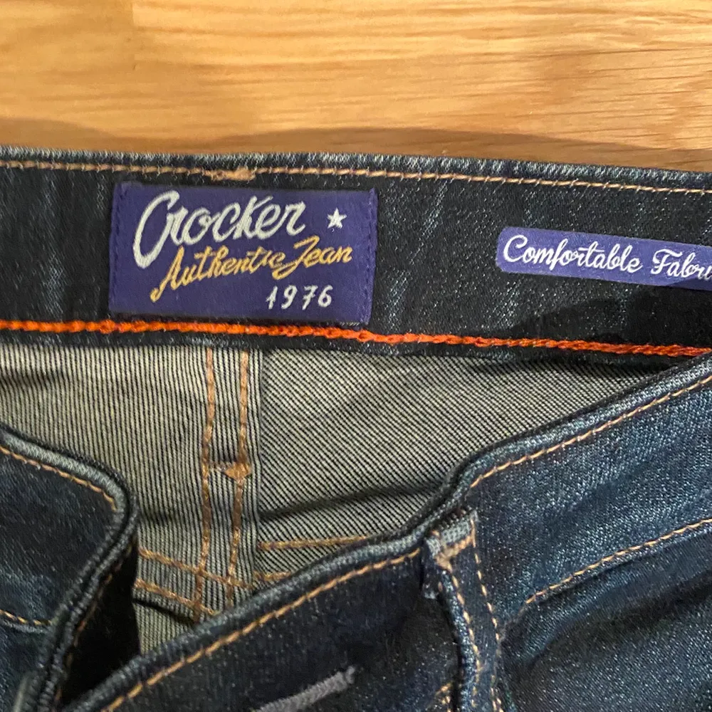 Säljer dessa sköna jeans från crocker (ny pris 700kr) Aldrig använda. Säljs för 100+ frakt. Jeans & Byxor.