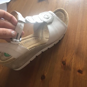 Sandaler  - Vita sandaler, soft Walk, endast provade storlek 39