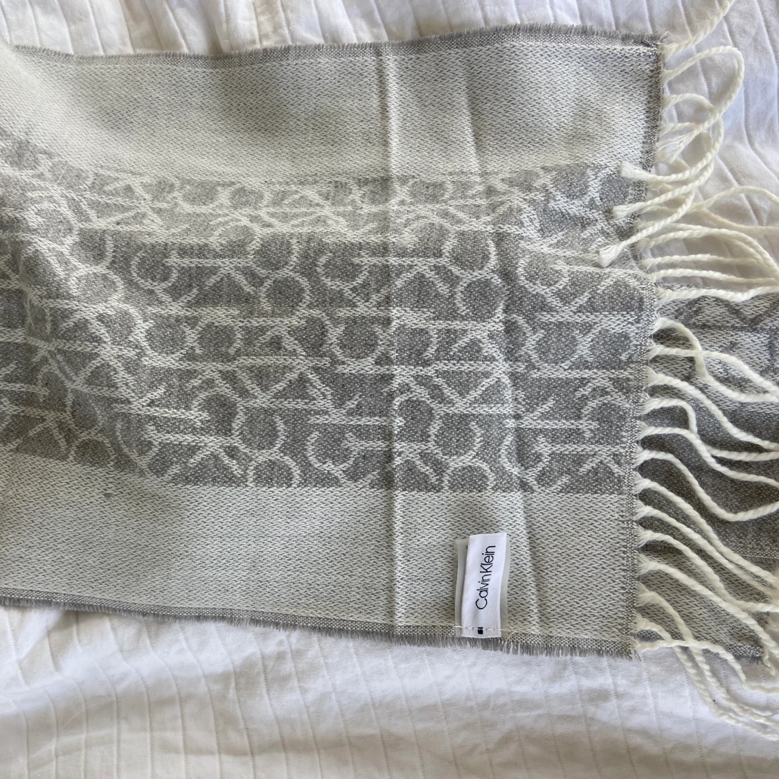 Äkta Calvin Klein sjal/halsduk  - 90