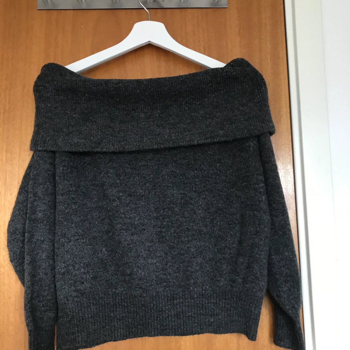 Stickad off should tröja