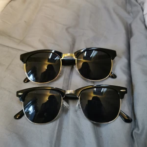 Solglasögon  - Säljer två st för 20 kr en för 10 kr