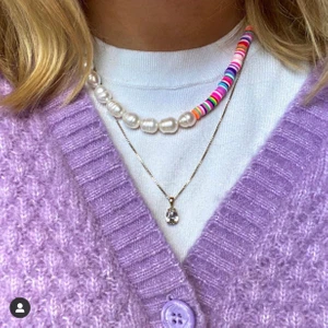MAIOR halsband - Skitballt halsband med hälften polymerpärlor och hälften sötvattenpärlor, perfekta halsbandet till sommaren!🤩 Frakt 11kr 💌 checka in min insta! @bonanza.jewels 