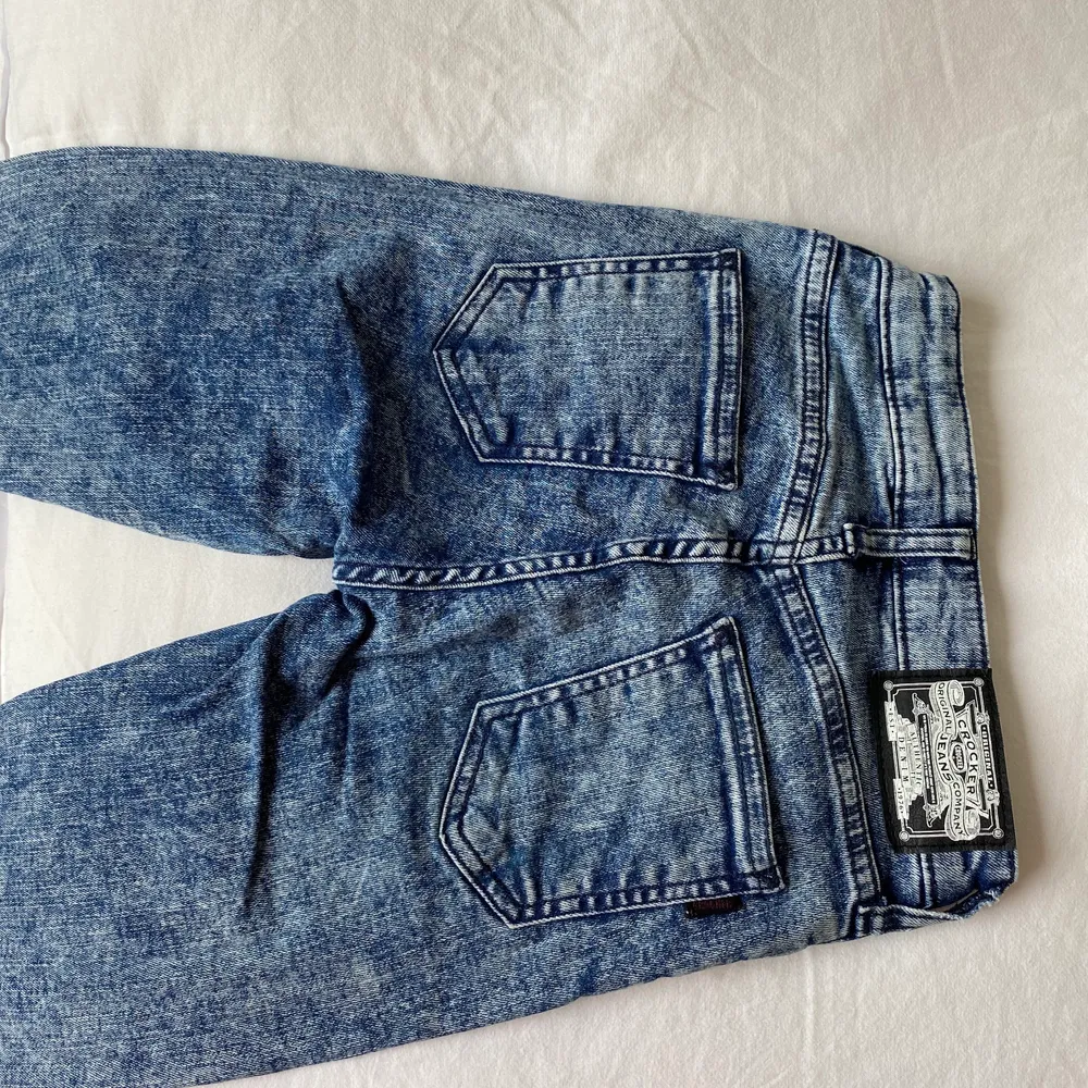 Asballa tie dye jeans i märket Crocker. Hööög midja och tighta, modell ”POW 2nd SKIN”✨Sitter som en S M Ä C K . Jeans & Byxor.