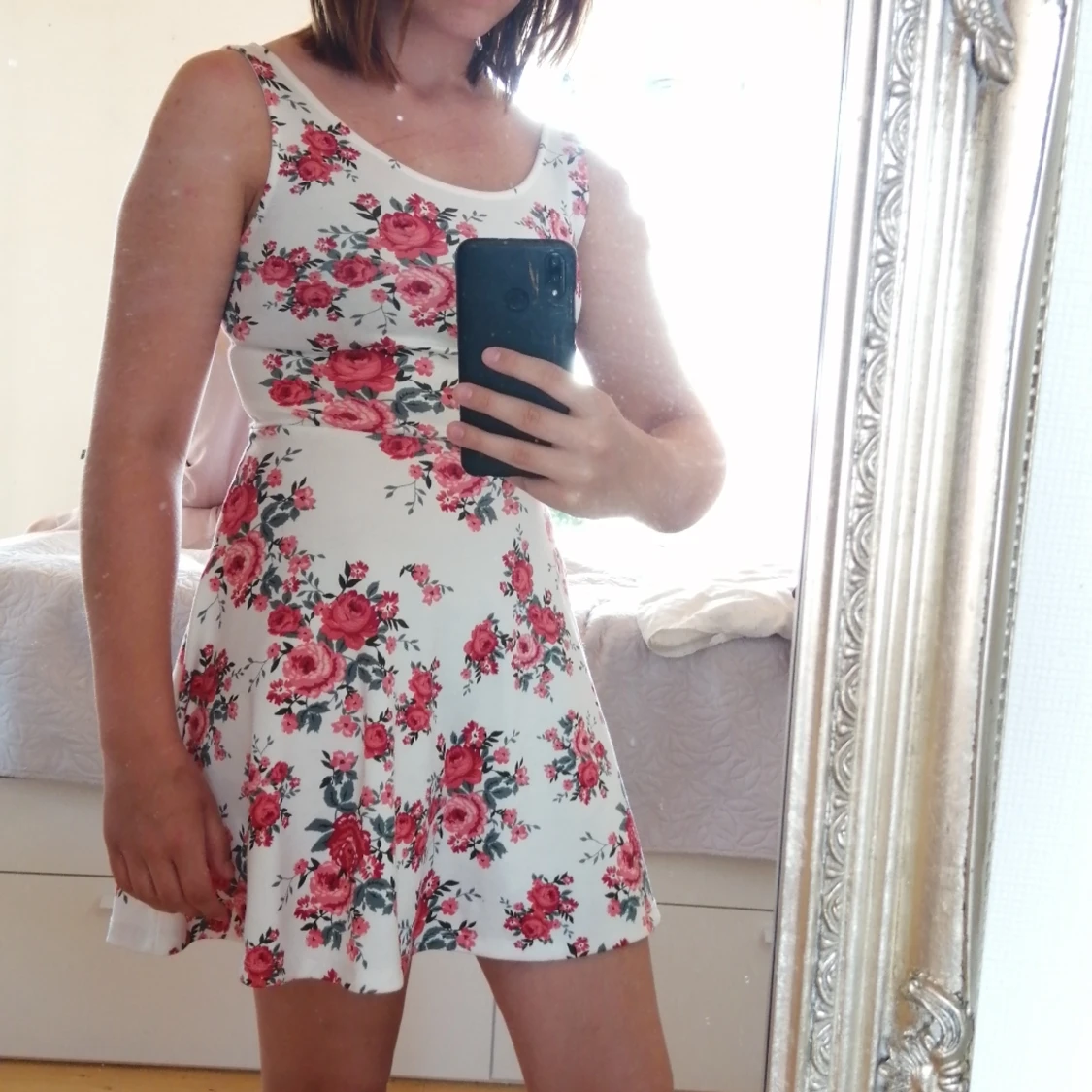 Blommig klänning storlek 34 känd som S