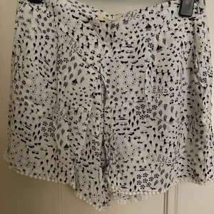 Cute shorts from Nümph - Cute summer shorts in black and white from Nümph. Never worn. 