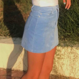  - Jätte fin manschester kjol som passar perfekt nu i sommar, säljer pga att den har blivit för liten :( använd fåtal gånger🦋 köparen står för frakt!