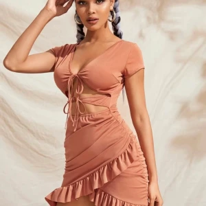 Super söt klänning - Helt oanvänd klänning storlek M, men sitter mer som s, sitter jätte fint på🥰 säljs pågrund av att jag passar inte i färgen