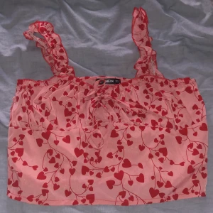 Linne från shein - Skitgulligt linne som jag ångrade mig med. Är lite lösare än vad jag hade förväntat mig. Möts endast upp i Malmö eller Lund