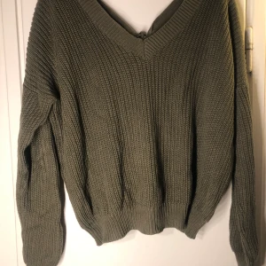 Nelly stickad grön  - Grön stickad mysig tröja