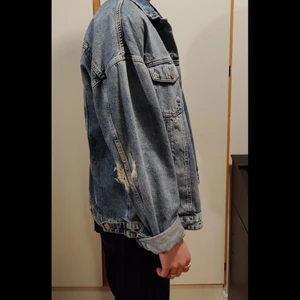 Oversized denim jacket  - Köptes för 1000 kr och har bara används ett fåtal gånger
