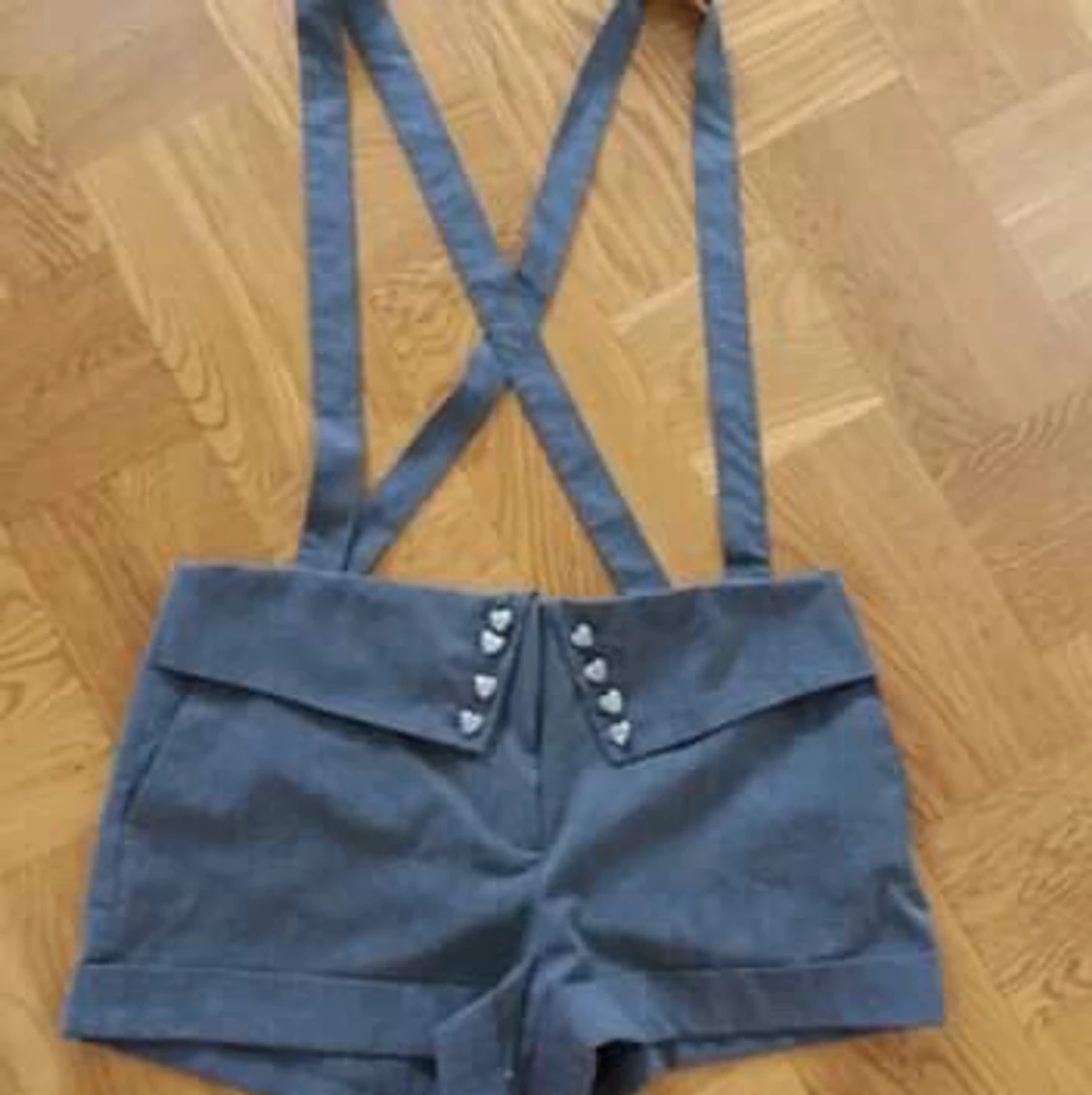 Shorts med hängslen  - 90