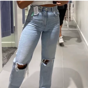Gina 90’s Jeans - LÄGGER UT IGEN PGA OSERIÖS KÖPARE!! Säljer alltså min gina 90s för att dom inte kommer till användning. Skriv för föer bilder och vid ev frågor 💙