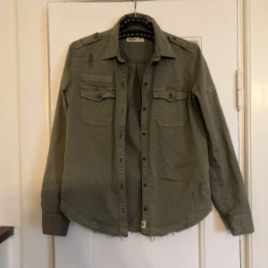 Oversize skjorta  - Super fin oversize grön skjorta från Hollister