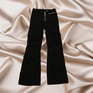 Machesterbyxor - Manchesterbyxor från Elsa Hosks kollektion med bikbok😍 storlek s