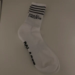 Strumpor - Feta strumpor från bolaget records jag köpte när dom släpptes men dom är bokstavligen feta då detta är typ stl 40-42 i strumpor så har aldrig fått användning av dom :(