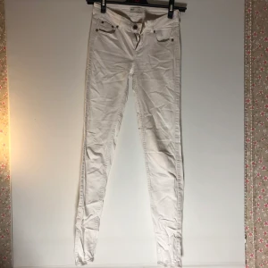 Vita jenas  - Vita Jeans från Gina Tricot 