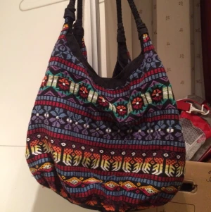  - Färgglad väska från Lindex 👛
